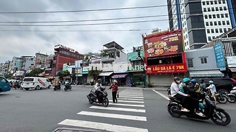 Cho Thuê Nhà Ngay Đèn Xanh Đỏ Ngã 4 Luỹ Bán Bích , Tân Phú