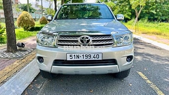 Toyota Fortuner V 2010 Xăng Tự động Bạc