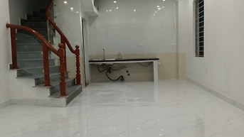 Bán nhà ngõ 147 Tân Mai, diện tích 42m2 nhà 3T đẹp, ô góc, giá 7.6 tỷ