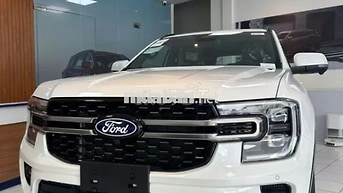 Ford Everest Platinum 2026 4x2 Trắng