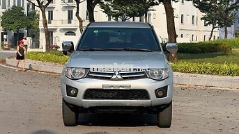 Mitsubishi Triton Bạc Số sàn Nhập khẩu