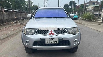Mitsubishi Triton Bạc Tự động Nhập khẩu