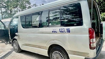 Toyota Hiace 2005 Dầu Bạc