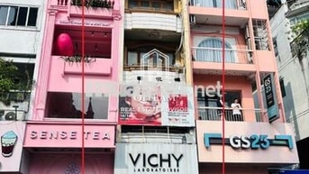 Ngay nhà thờ Tân Định 256 Hai Bà Trưng, Q1. Dt: 4x20m, Kc: trệt 4 lầu 