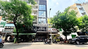 Nguyên căn mở spa 42 Trịnh Văn Cấn, Q1. Dt: 4x15m, Kc: trệt lửng 3 lầu