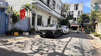 Cho thuê nhà 2 tầng mặt tiền đường Mỹ Đa Đông, gần biển Mỹ Khê, gần ch