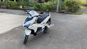 Honda Air Blade Trắng Xăng
