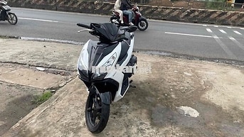 Honda Air Blade Trắng đen Xe tay ga