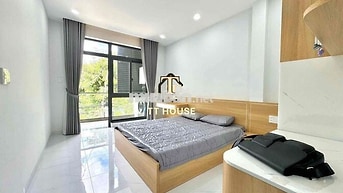CHO THUÊ STUDIO BAN CÔNG NẰM GẦN NGÃ TƯ HÀNG XANH, ĐH HUTECH, UEF,...