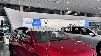 VinFast MPV 7 điện màu Đỏ 7 chỗ