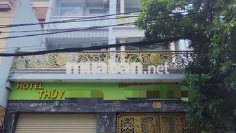 Khách sạn 8×23=184m2×5 gồm 1 trệt 4 lầu 22 phòng