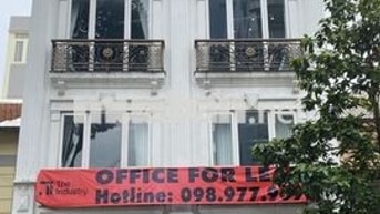 Văn phòng decor cho thuê tại Quận 1 kèm sân thượng rooftop.