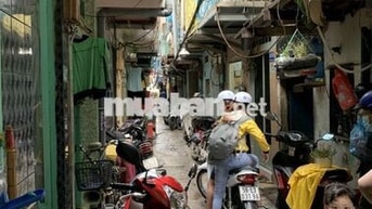 Cho thuê nhà 2 lầu hẻm 3m Nguyễn Trãi Q1
