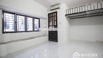 Phòng gác cửa sổ lớn đường Cao Thắng Quận 10 - Hòa Hưng 