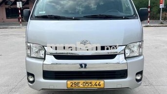 Toyota HIACE 2018 Dầu Bạc