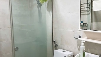 Nhà trong ngõ phố hoa bằng . Dt. 70 m2 * 4 tầng . Tk sân cổng  ô tô gâ