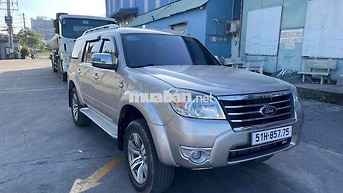 Ford Everest 7 chỗ Tự động Dầu Vàng cát