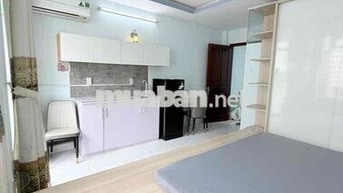 TRỐNG 1 PHÒNG, CHDV BAN CÔNG LỚN FULL NT CHỈ VIỆC VÔ Ở GIÁP QUẬN 6