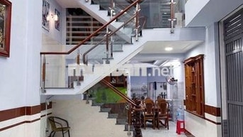 CHO THUÊ NHÀ 3 LẦU MỚI ĐẸP FULL NỘI THẤT HẺM PHƯỜNG TCH QUẬN 12 