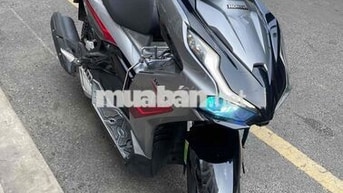 Xe Honda Air Blade 2022 Xám gia đình đang đi