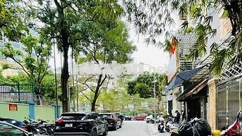 Nhà liền kề ngõ 40 Trung Kính - 70M2 x 5 Tầng, Mt 5m, đường rộng có hè
