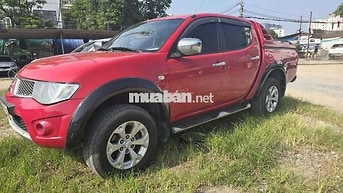 Mitsubishi Triton Tự động Dầu Đỏ