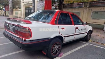 Toyota Corolla Xe cổ màu Trắng, Đỏ