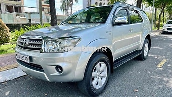 Toyota Fortuner 2010 V 4x4 Bạc
