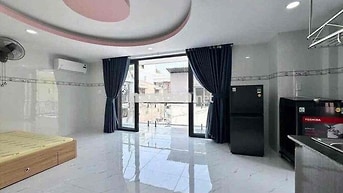 Studio 5x ban công cửa sổ, siêu thoáng, ngay VÒNG XOAY DÂN CHỦ