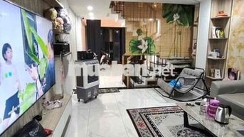NHÀ ĐẸP NGÃ TƯ GA. TRỆT LỬNG 3 LẦU 3PN 4WC. P XÔNG HƠI, P THỜ