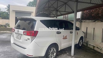 Toyota Innova 7 chỗ màu Trắng