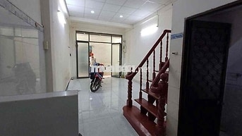 Cho thuê nhà 1 trệt 2 lầu, đường CMT8 P10 Quận 3