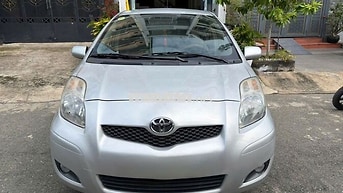 Toyota Yaris Hatchback 2010 Tự động Bạc