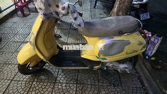 Piaggio Vespa Vàng Ý
