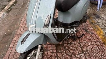 Esperro Vespa 2025 50cc 1282 km Xám