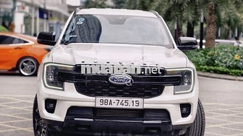 Ford Everest Sport 2024 Trắng 7 chỗ 1 vạn km