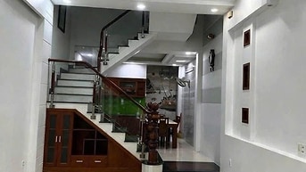 Nhà nguyên căn 2PN,2Wc trước nhà có thể KD nhỏ,đường ô tô Q. Phú Nhuận