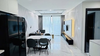 Căn 3 phòng ngủ Republic Plaza giá 18tr, sẵn nội thất cao cấp.