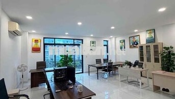 văn phòng 7x20m full nội thất ngăn kính sẵn tại Vạn Phúc city