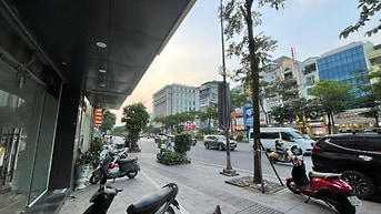 Cho thuê nhà mặt phố Xã Đàn, Đống Đa, mặt tiền 5,5m