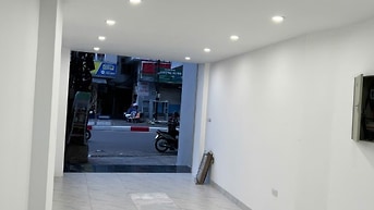 Cho thuê nhà mới đẹp mặt phố La Thành, Đống Đa, thang máy