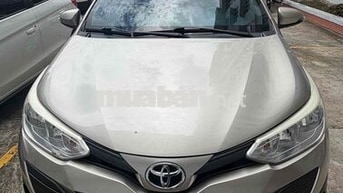 Toyota Vios Vàng cát 5 chỗ