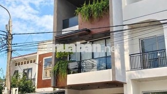 Chính chủ bán nhà đẹp 300m2 sử dụng, đường 7m5 dân trí cao Hòa Xuân