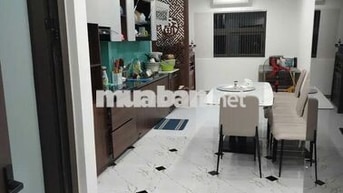 khu vực trung tâm, Tầng 4 riêng biệt có thang máy