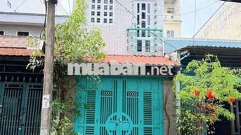 Mặt tiền Lê Sao. Tân Phú (3pn, 2wc). Có sẵn 3 máy lạnh. Dtsd 126m2