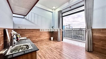 Cho thuê Duplex ban công, thang máy ngay Ngã 5 Chuồng Cún