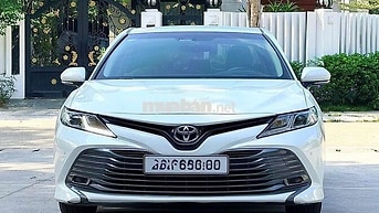 Toyota Camry 2.0G sản xuất 2019 nhập khẩu