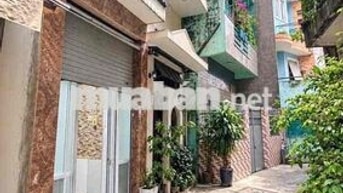 nhà nc mới đẹp hxh 3.2x16  trệt lầu 2pn 2vs  CMT8 Q3