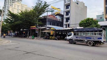 Bán nhà Hoàng Quốc Việt, siêu phẩm mặt tiền , căn hiếm, 250 m2, 5 tầng