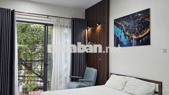 Cho thuê căn hộ tầng 3 ngay cầu Rồng có ban công thoáng mát